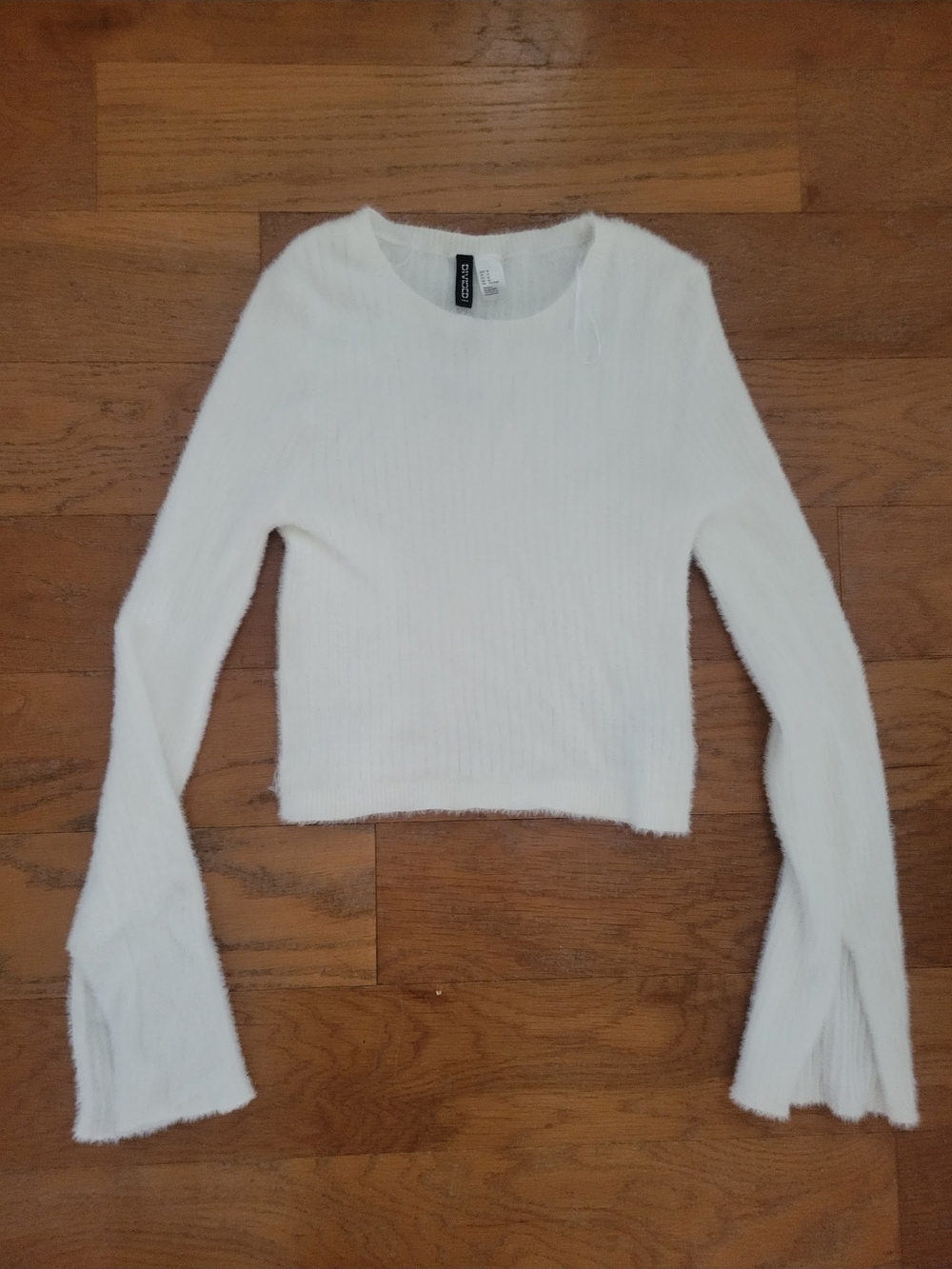 H&M White Fuzzy Ribbed Long-Sleeve Crop Top